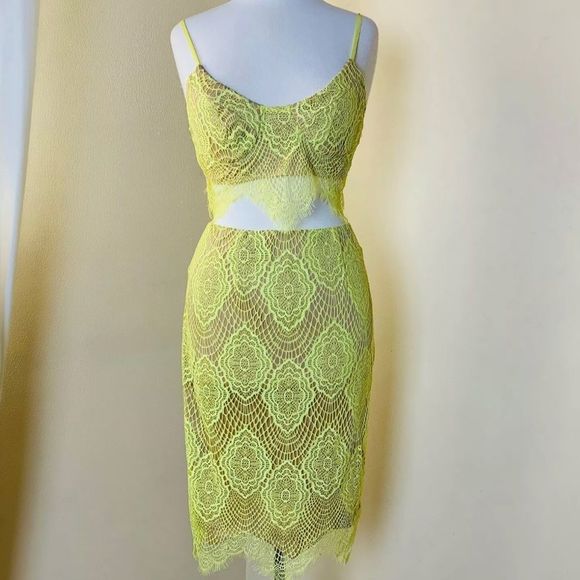 L’ATISTE Yellow Lace Overlay Skirt Set - Picture 5 of 7